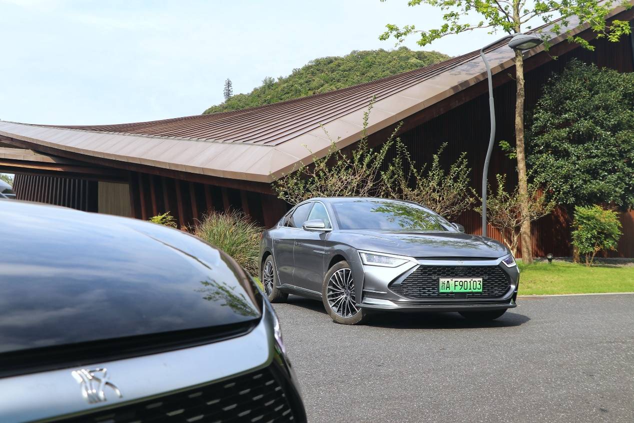 吃的少还跑的快和传统燃油车不一样的体验试驾比亚迪汉dm