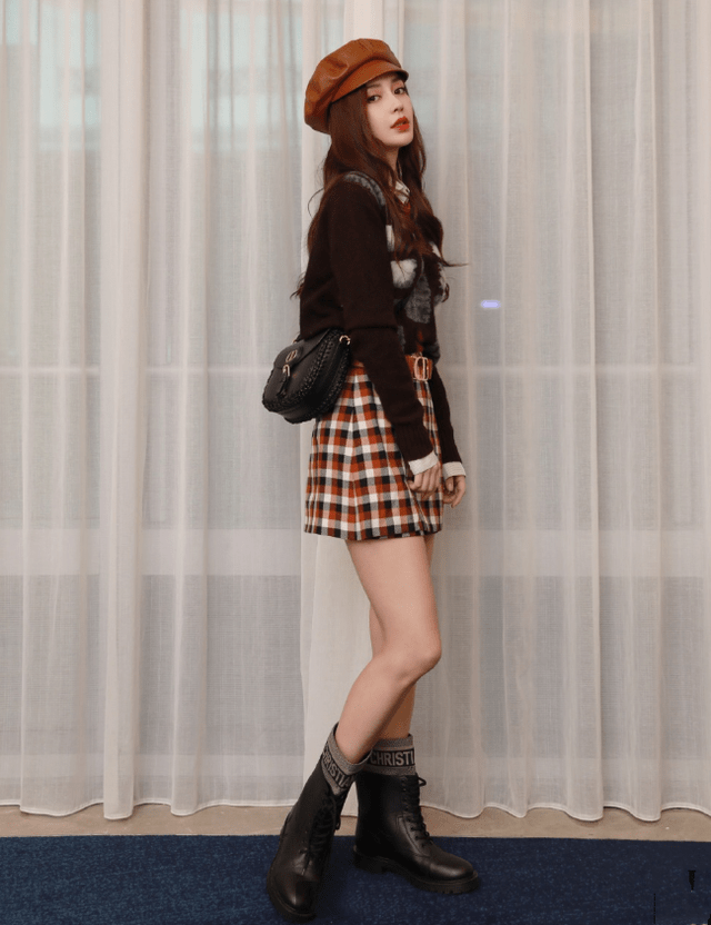 黑色|baby越来越敢穿？31岁扮少女算什么，“内衣外穿”才够味