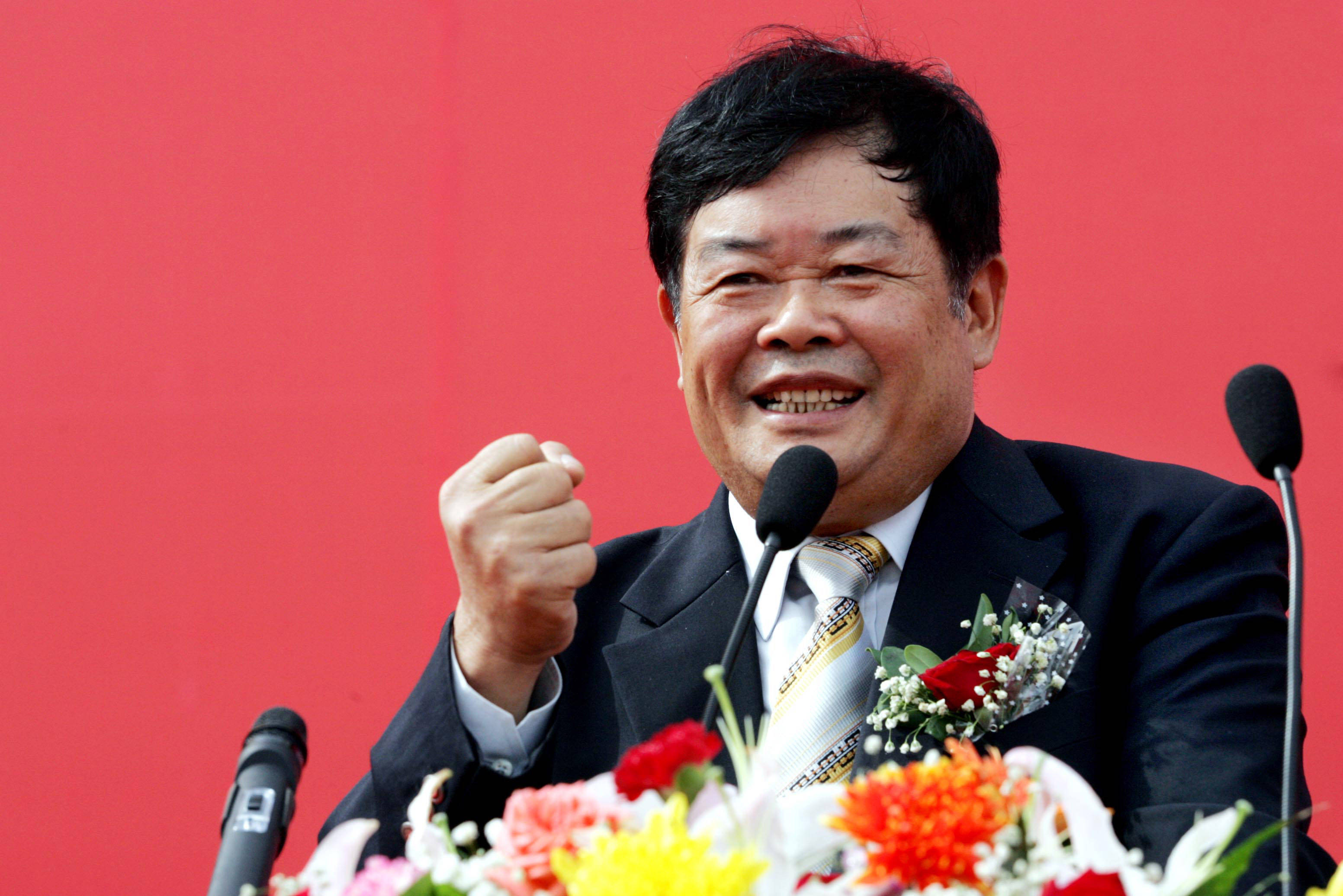 曹德旺遵纪守法同时帮助社会是一件光荣且自豪的事情