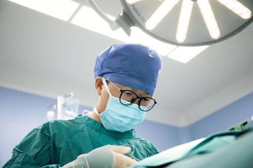 非手术|西安国际医学中心整形医院色素痣诊疗专家杨国辉医生聊巨痣第四期