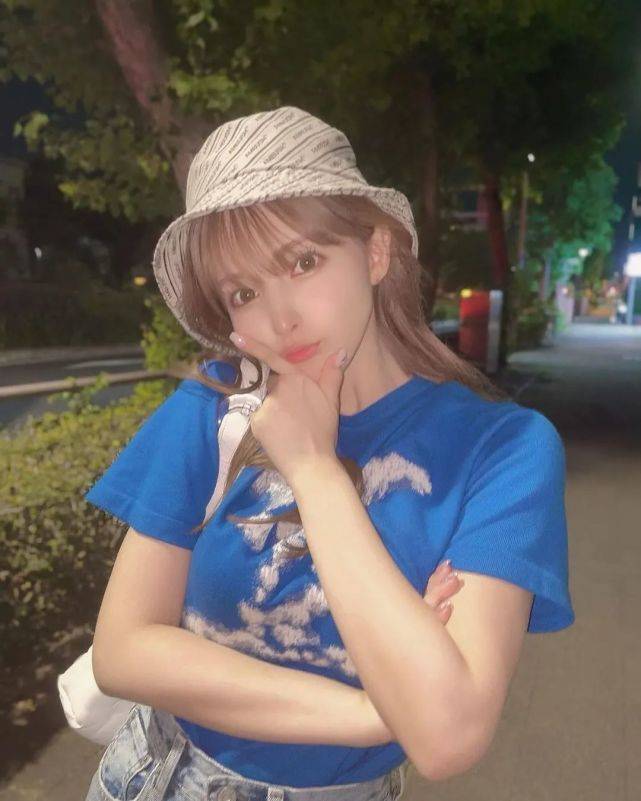 三上悠亚上身lv蓝天白云和清水健撞衫暗黑女神圈的硬通货