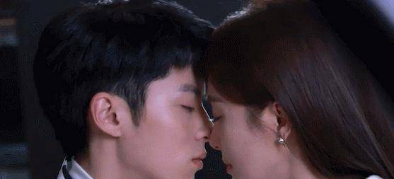 汤姆杰瑞|秦岚与小19岁王鹤棣模仿汤姆杰瑞,互动甜蜜表情夸张,网友吐槽太油腻