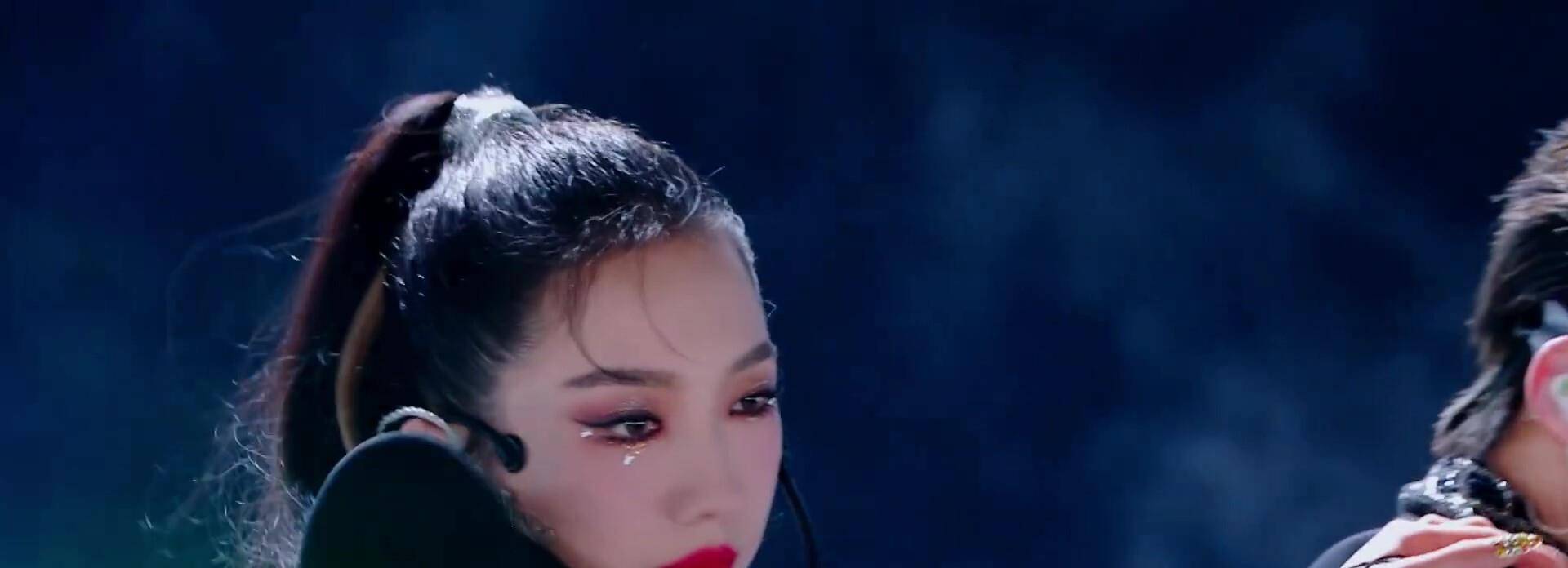 一身|《创造营》预告好甜,赞多公主抱毛晓彤,米卡壁咚鞠婧祎,孟美岐却遭吐槽