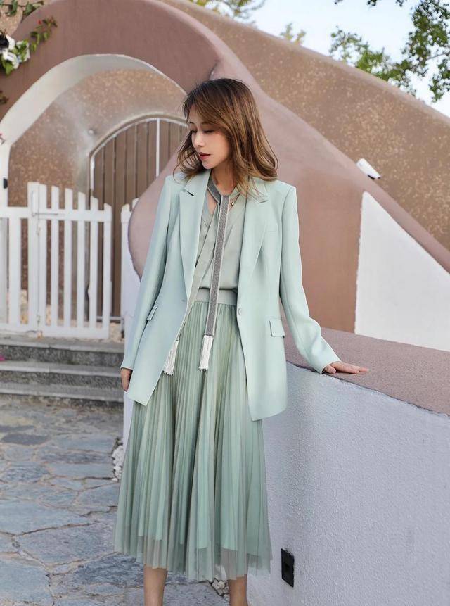 短裙|入秋后穿“西装”，这几个“穿搭雷区”尽量避开，哪怕你身材再好