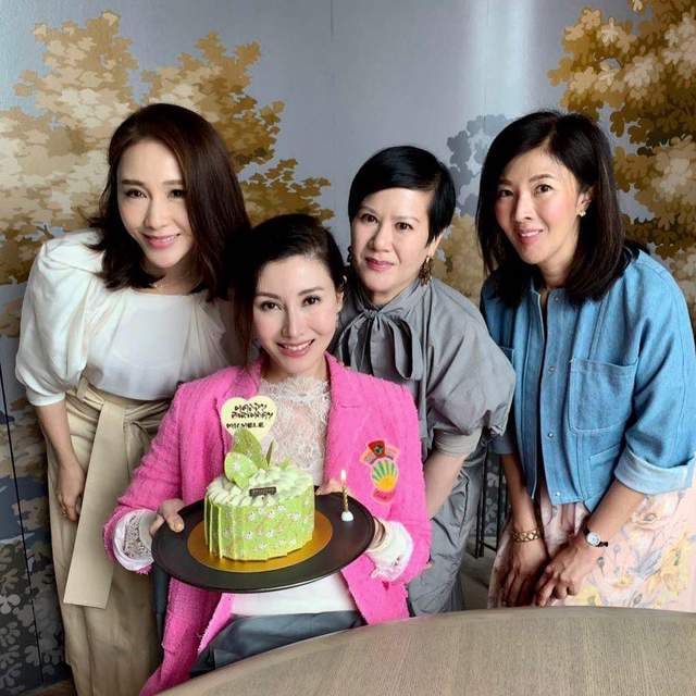 李嘉欣|李嘉欣姐姐生日,她长相平淡妈妈却貌美,嫁二婚富豪比许晋亨还帅
