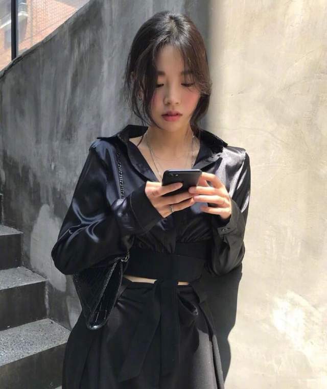 女生|把黑白灰运用到极致ins博主 很酷又带着小性感