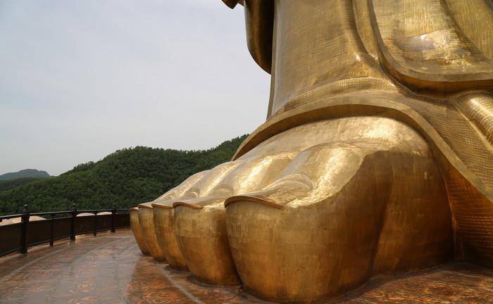 世界最高的大佛，斥资12亿佛身黄金打造，网友：在河南
