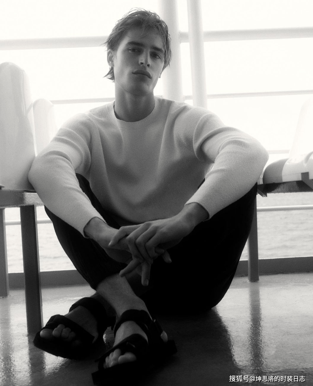 系列|Lookbook画册丨COS 2021夏季假日系列 以轻简搭配享受夏日宁静