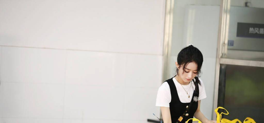 丝巾|人人都穿的基础款,为什么上身效果差距那么大?