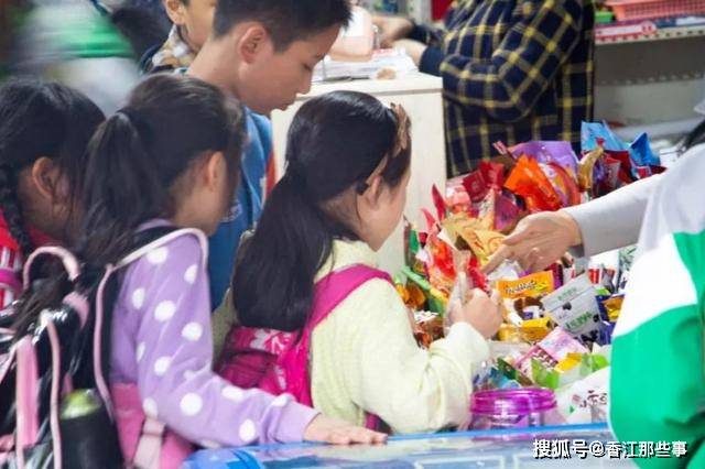 校园|教育部发下通知，中小学生将取消这个服务，学生：快乐不见了！