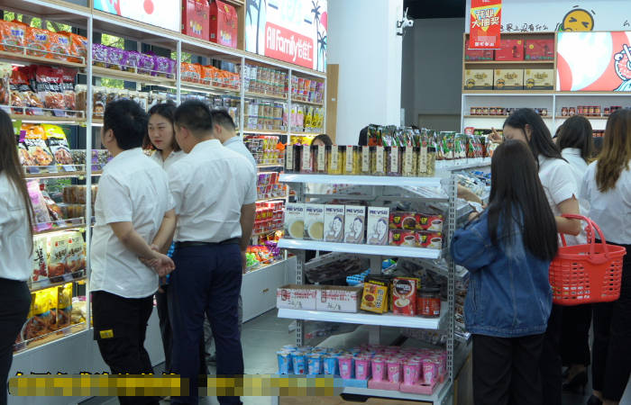 仁会|偶尔变一变怡佳仁零食的摆放技巧,整齐爽利、吸引顾客