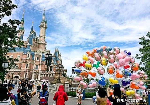 上海迪士尼为何会成为游人的“恶梦”？游客：来一次腰酸背痛