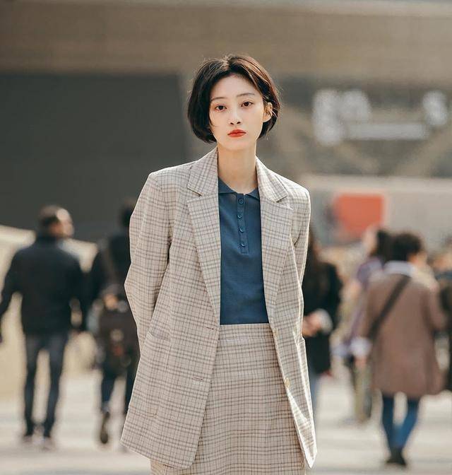 短裙|入秋后穿“西装”，这几个“穿搭雷区”尽量避开，哪怕你身材再好