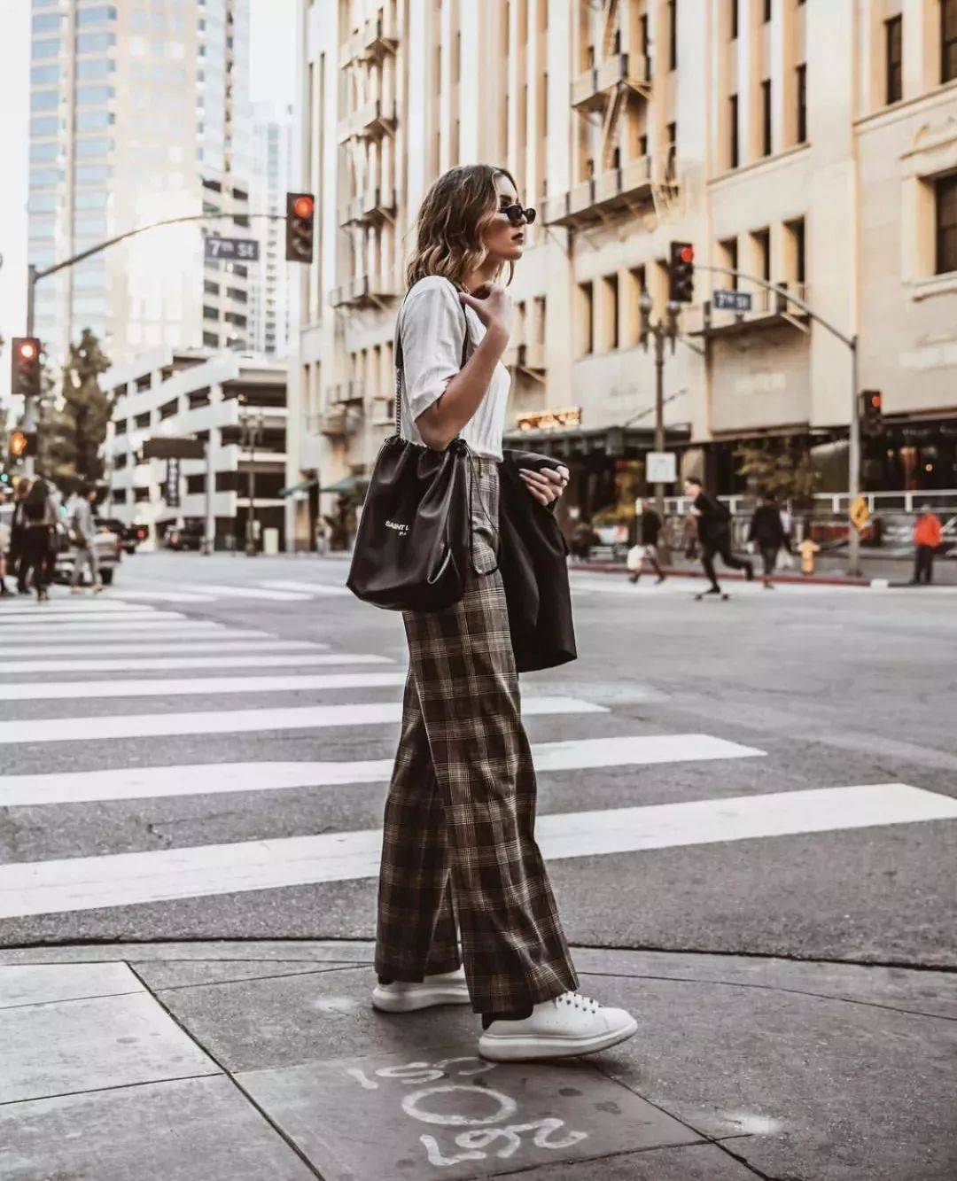 黑色|T恤+阔腿裤,早秋最显瘦搭配!