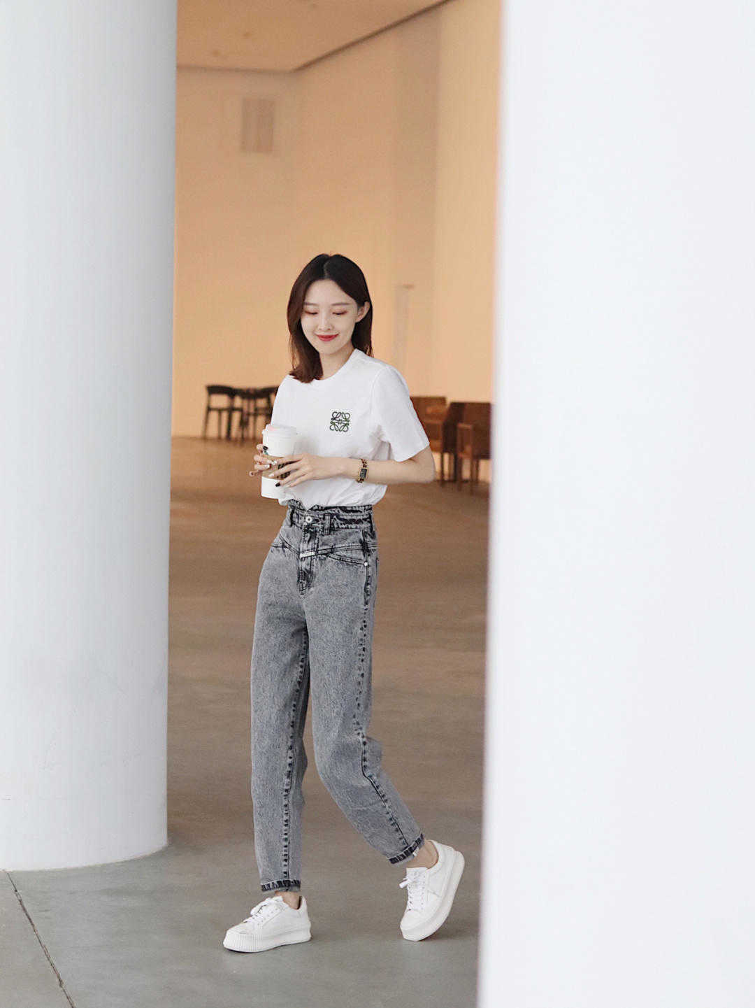 高跟鞋|小个子女生就该这样穿，短袖T恤搭配高腰阔腿裤，显高还显瘦