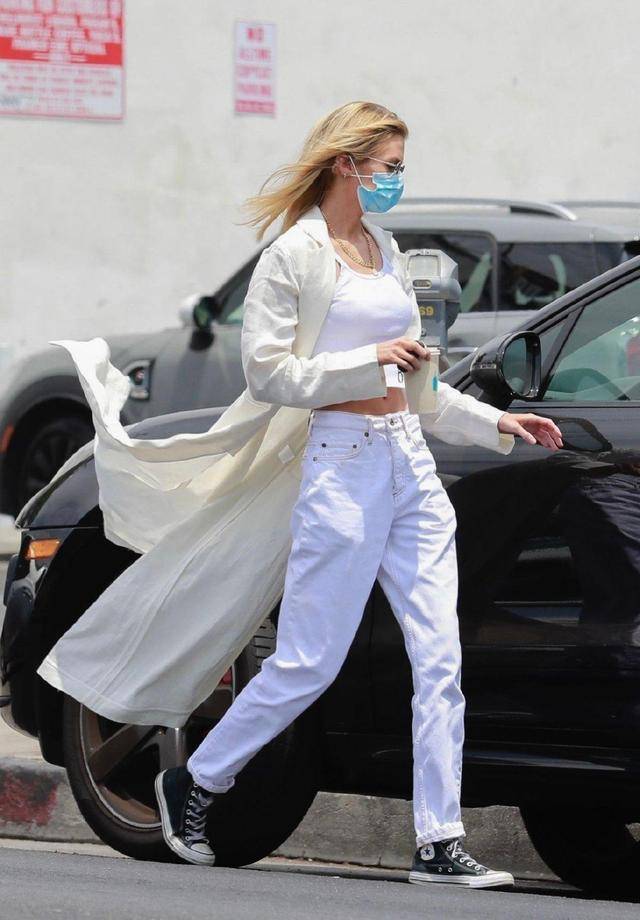 大意|夏天穿衣可以应付了事,但秋天穿衣一定不能马虎大意,不上心必输