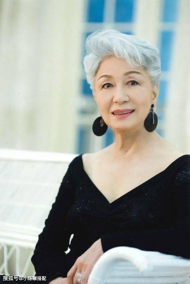 身形|这才是“奶奶辈”最好的状态，打扮优雅仪态大方，年近90也能赢
