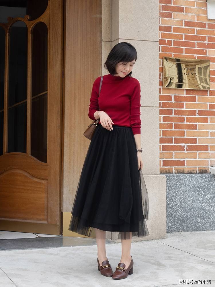 chic|chic！简约！百搭！真正有品位的女人，早秋衣橱里必备“针织衫”