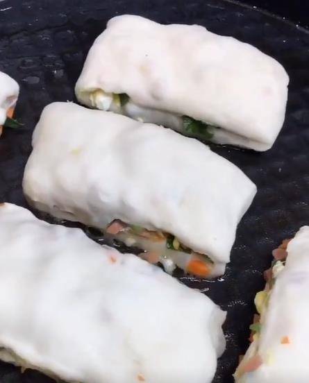 葱花|教你做一份香味可口的面食早餐，火腿葱花鸡蛋饼