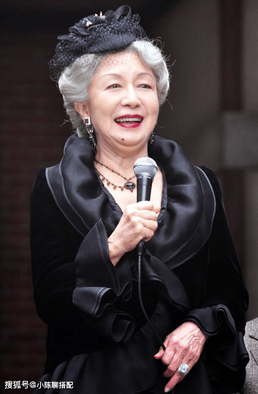 身形|这才是“奶奶辈”最好的状态,打扮优雅仪态大方,年近90也能赢