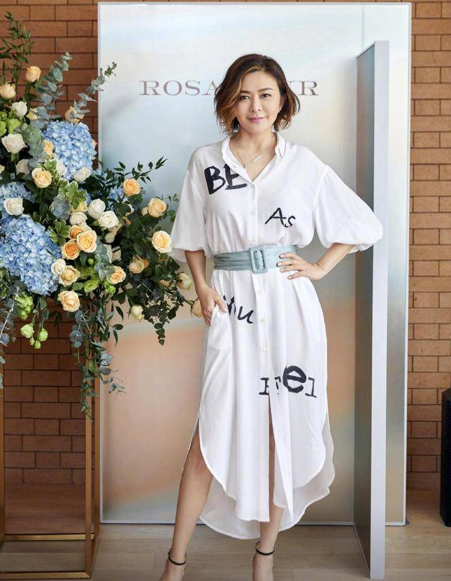 一身|关之琳真的太会穿,一身红色运动套装活力十足,哪有中年人的样子