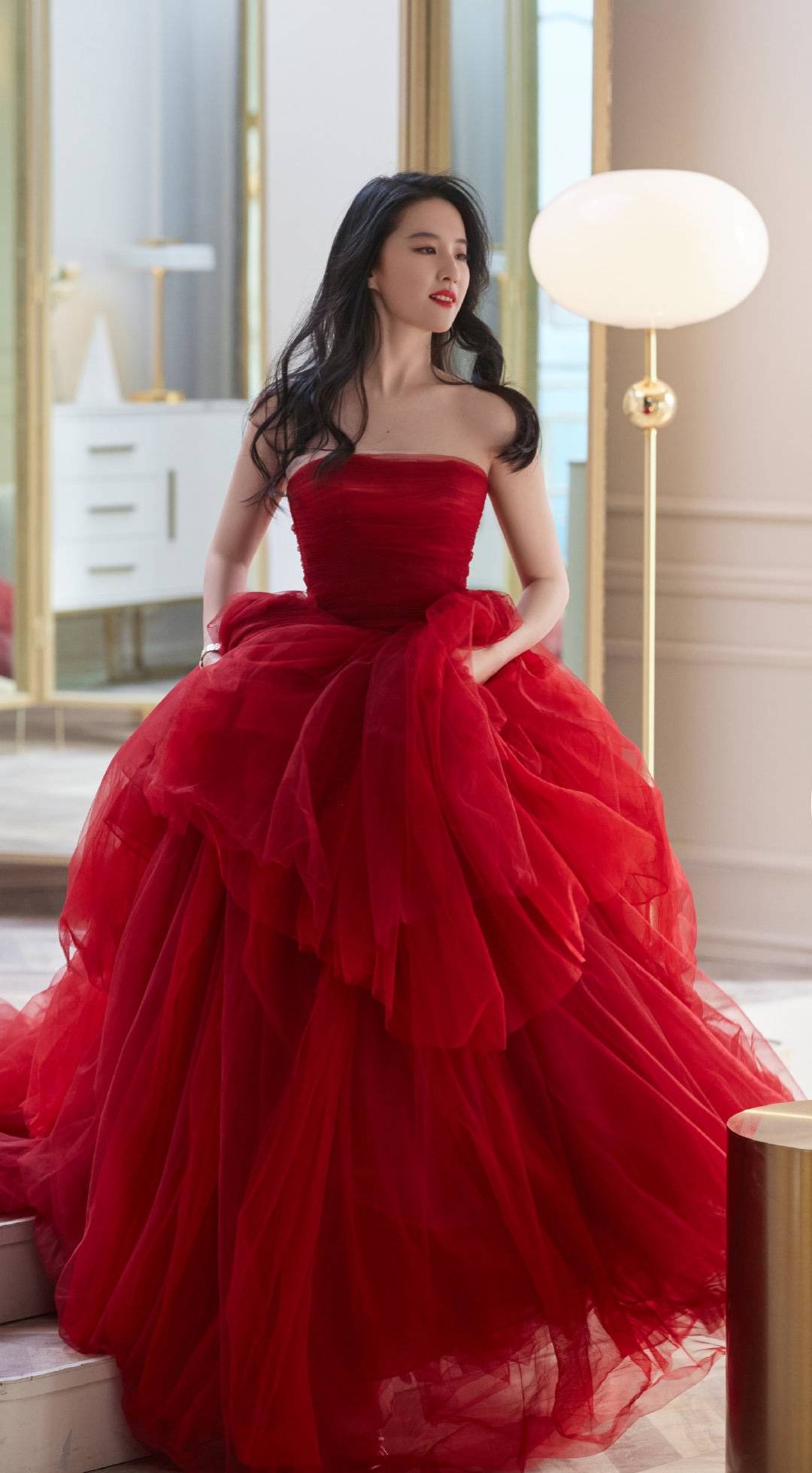 公主|刘亦菲穿上纱裙梦幻又浪漫的精灵公主，戴上皇冠是高贵典雅的清冷型气质女神