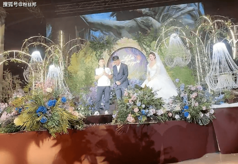 相差10岁差点离婚,大嘎子与蔻蔻举办婚礼,舞帝利哥现身yy直播间