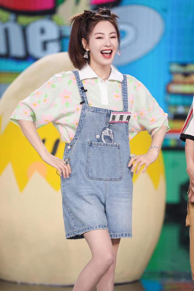 张雨绮|大骨架身材的张雨绮，一身粉裙穿出甜美娇小感，难怪男友独宠她