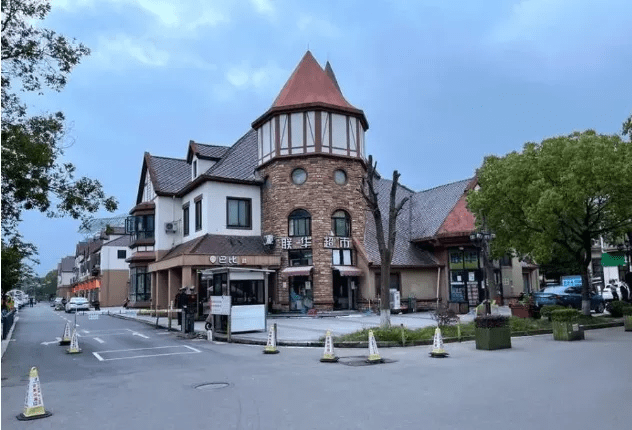 上海法拍房 英郡雷丁 类独栋别墅 带花园 松江区