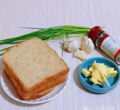 温度|#做道懒人菜,轻松享假期#蒜香全麦吐司条