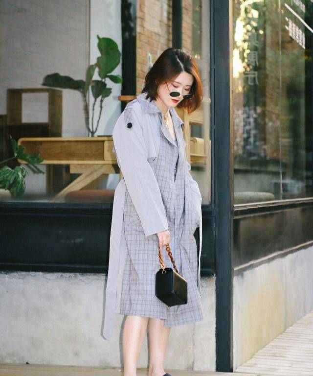 皮鞋|穿风衣时，不一定要配马丁靴才好看，今年这“4种”鞋更时髦合拍