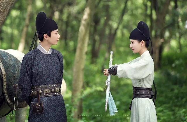 国产|成毅新剧开播拿下收视冠军，却差评如潮，被骂是国产剧的“悲哀”？