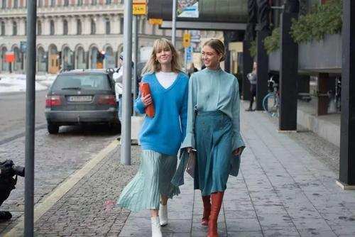 张小斐|被张小斐的早秋穿搭惊艳了，一身“同色系”穿出曲线美，优雅高级