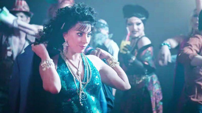 Gaga|LADY GAGA亲自上阵扮演的拜金女，穿什么戏服炫富？七个造型解读