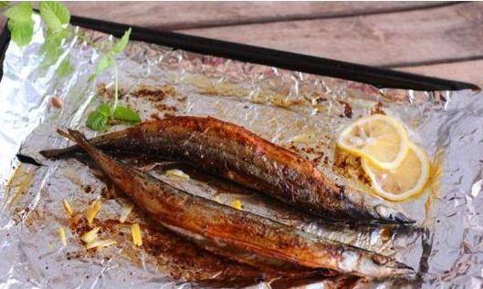 做法|电烤箱烤鱼的做法 ，简单美味，外焦里嫩，哪种鱼更适合烤着吃
