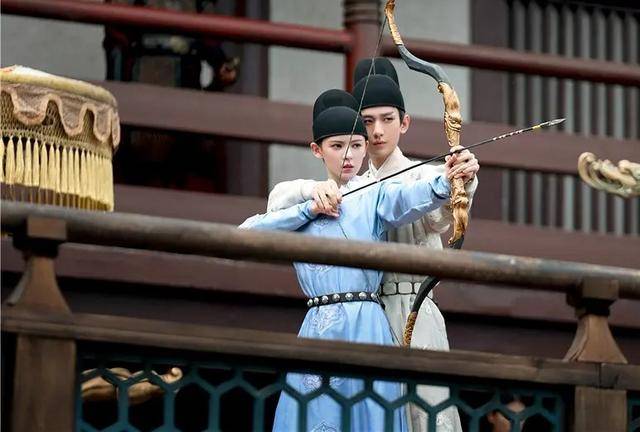 国产|成毅新剧开播拿下收视冠军,却差评如潮,被骂是国产剧的“悲哀”?