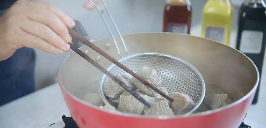 胡萝卜|台式红烧牛腩，红润香喷喷，小编都忍不住狂咽口水了