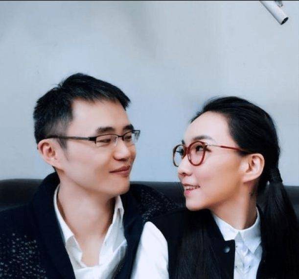 但仍然不值得推敲,而后离婚之后,周玄毅很快与一个名叫马薇薇的女性在