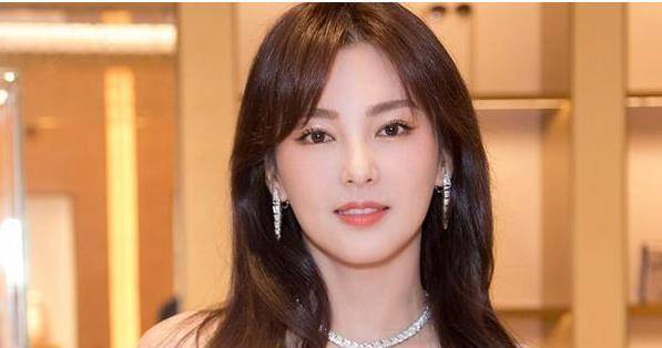 节目组|张雨绮因维护男友李炳熹与节目组闹掰，网友称其“恋爱脑”？