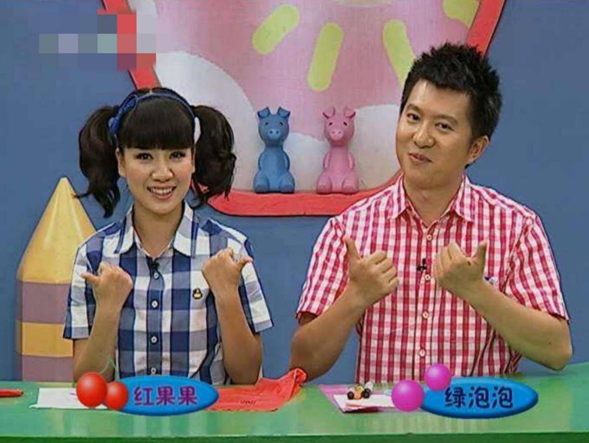 央视主持红果果将临盆!捧9月孕肚显母爱,绿泡泡搂爱妻满脸笑意