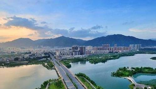 广东面积最大的城市，比10个深圳还要大，被誉为“广州后花园”