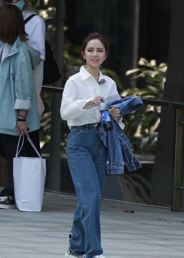 牛仔|Baby、邓紫棋、吉克隽逸路透图来袭，穿着复古的衣服，各自都很美