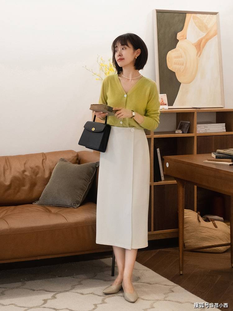 身材|chic！高级！真正会穿又有品味的女人，早秋衣橱里必备“针织衫”