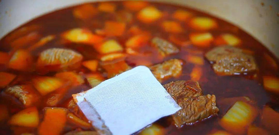 胡萝卜|台式红烧牛腩，红润香喷喷，小编都忍不住狂咽口水了