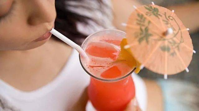 靠忽悠年入数十亿的“网红饮料”：喝着喝着肾就没了(图3)