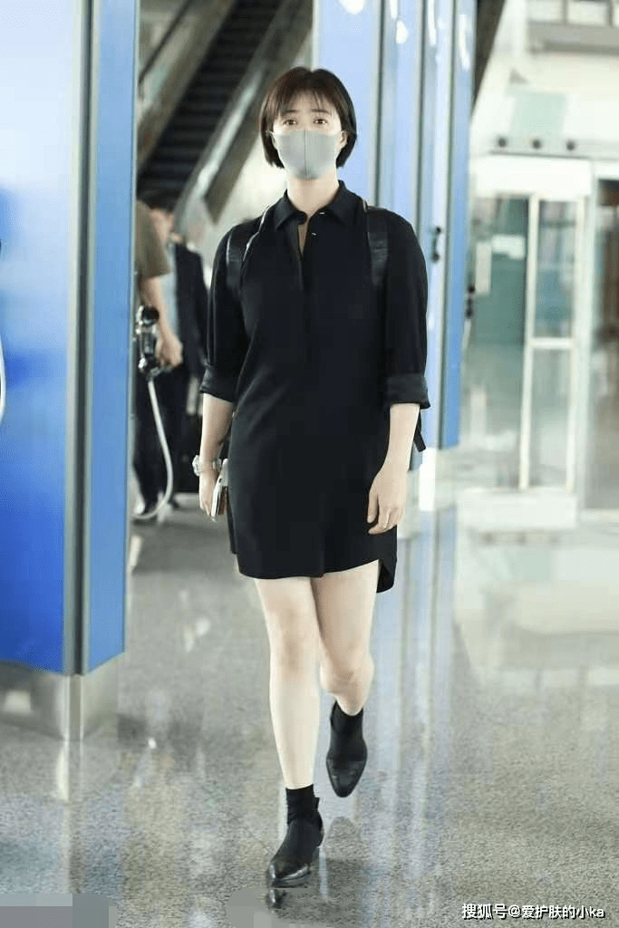 身材|穿对的蒋欣真显“瘦”，黑上衣造型藏肉又高级，配上墨镜气场强大