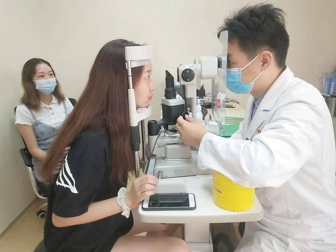 双胞胎|超高度近视┃双胞胎姐妹携手郑州爱尔眼科摘镜，蜕变新生，开启全新舞蹈之路