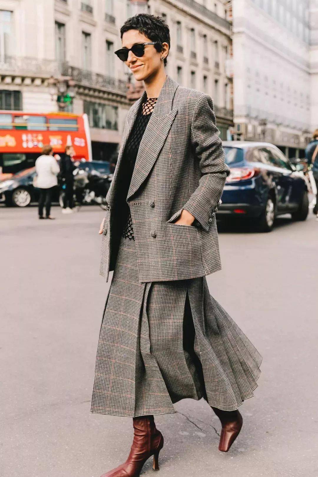 个性|妙啊！裙子+靴子=2021下半年最流行搭配！