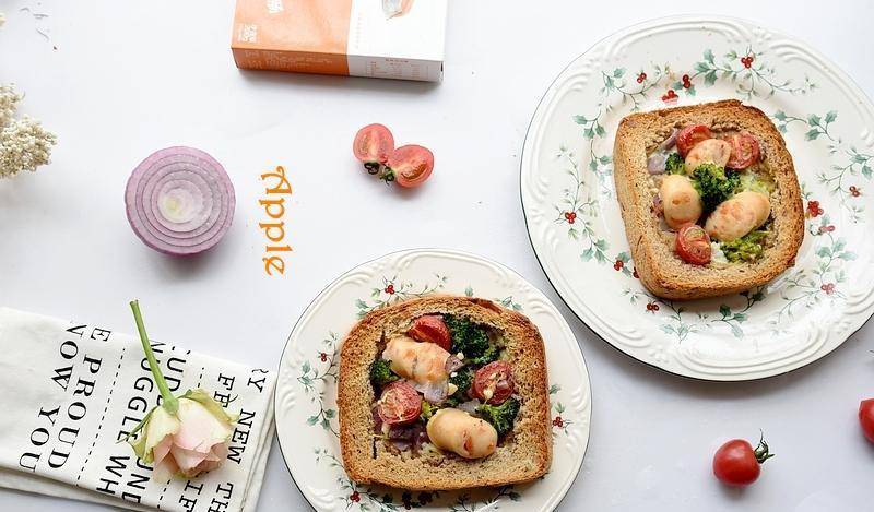 蔬菜|早餐不知给孩子吃什么，试试将吐司加蔬菜和蛋，烤一烤，太香了