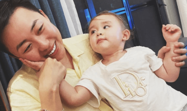 因为|叶海洋跑俄罗斯“拼二胎”，无偶式育儿让人赞叹，又忍不住担忧